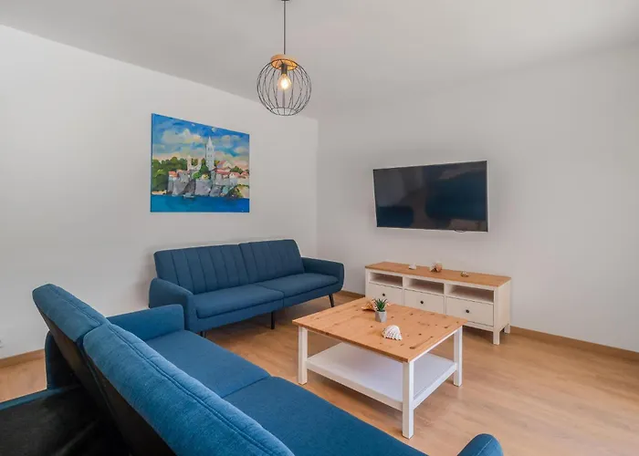 4 Bedroom Awesome In *