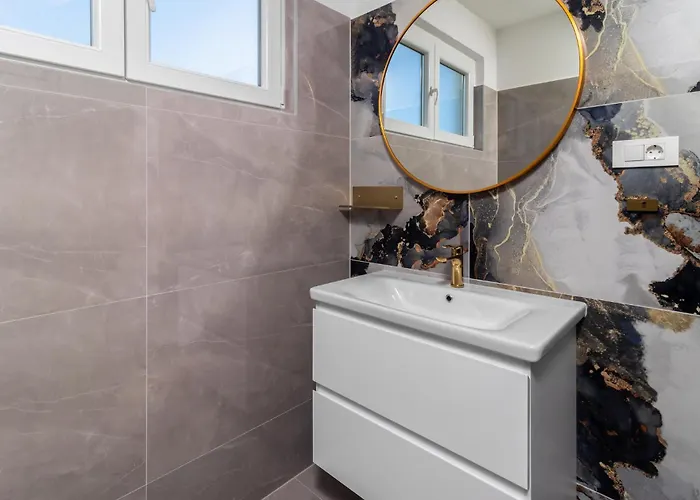4 Bedroom Awesome In * Mundanije