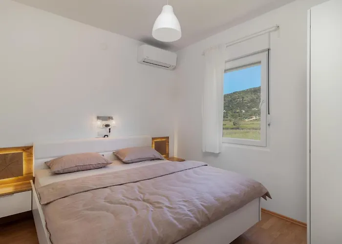 4 Bedroom Awesome In *