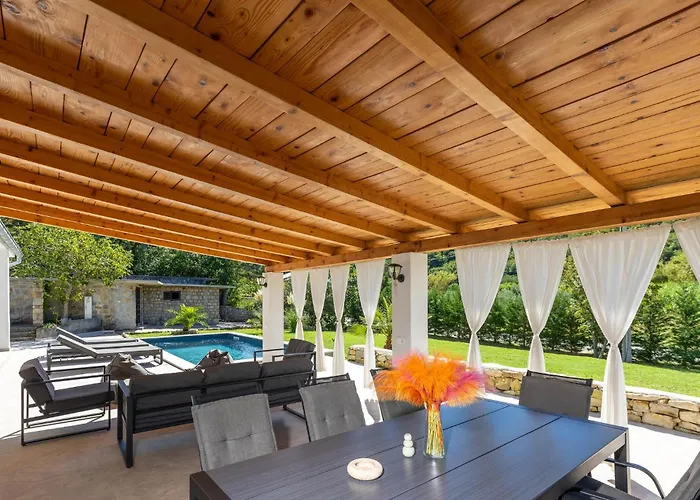 4 Bedroom Awesome In Prázdninový dům *
