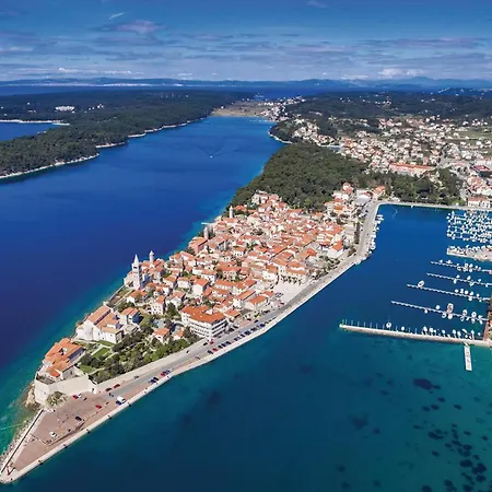 4 Bedroom Awesome In *