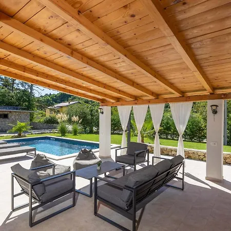 度假居 4 Bedroom Awesome In Mundanije