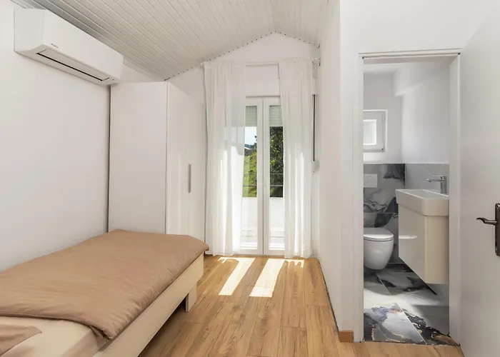 4 Bedroom Awesome In