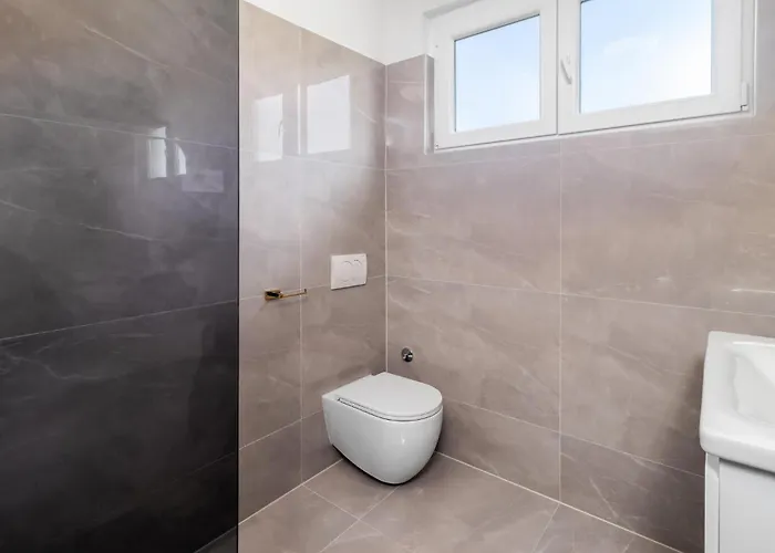 度假居 4 Bedroom Awesome In *