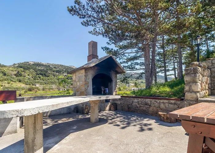 4 Bedroom Awesome In * Mundanije