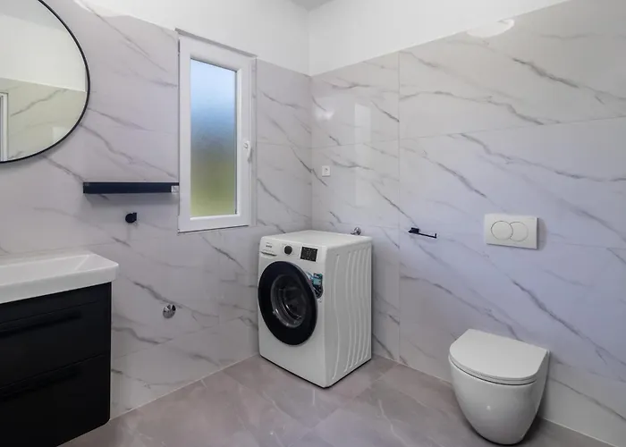 4 Bedroom Awesome In *