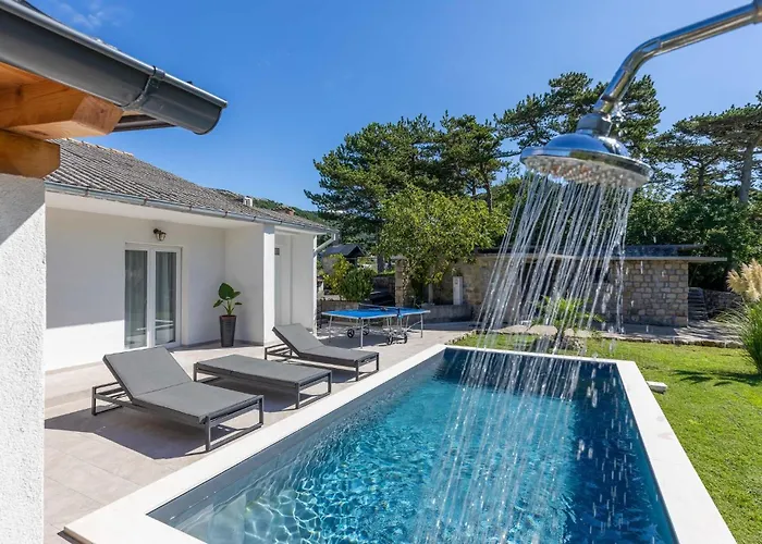 4 Bedroom Awesome In