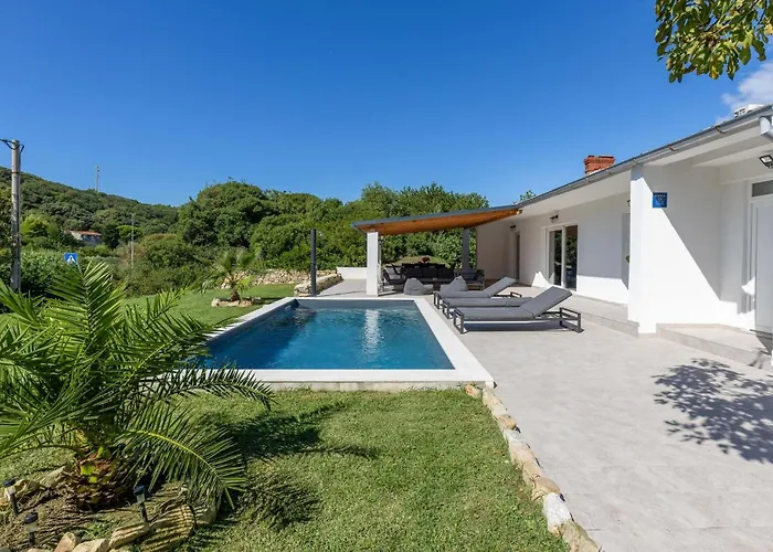 度假居 4 Bedroom Awesome In *