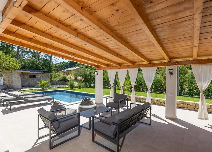 度假居 4 Bedroom Awesome In Mundanije